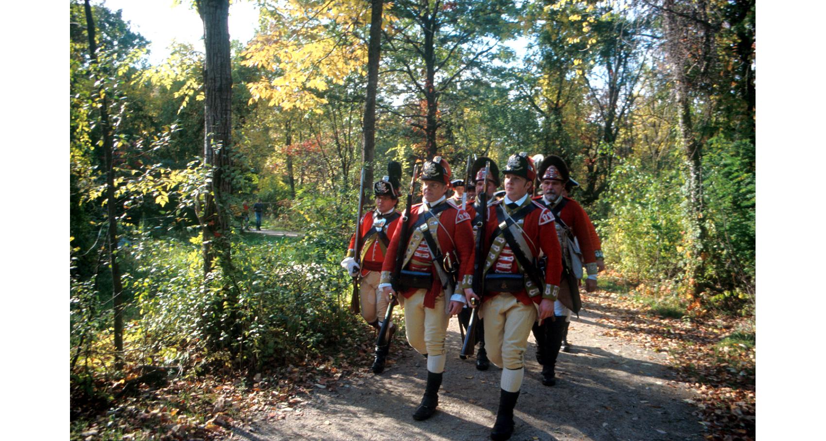 12   Minuteman Redcoats On Trail